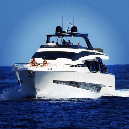 Yacht CAYMAN F920, Cayman Yachts CHARTERWORLD Luxury Superyacht Charters